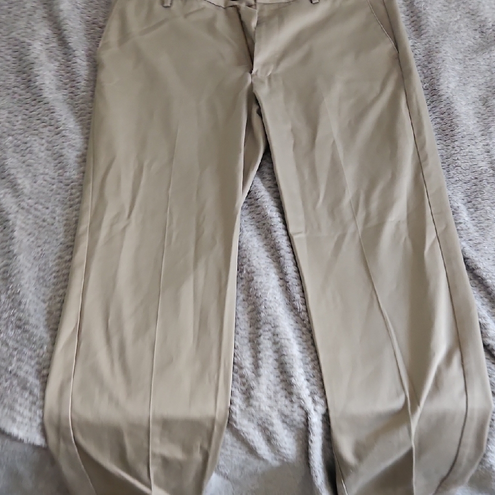 Dockers Men's Khaki Chinos